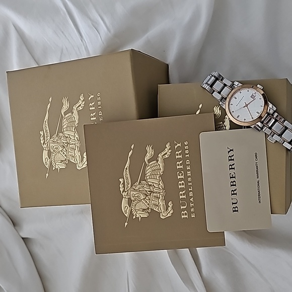 Burberry watch is silver and rose gold - Picture 4 of 4